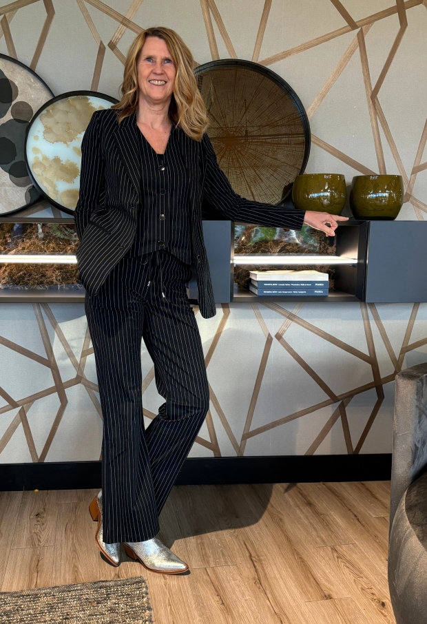 202136 pinstripe zwart 