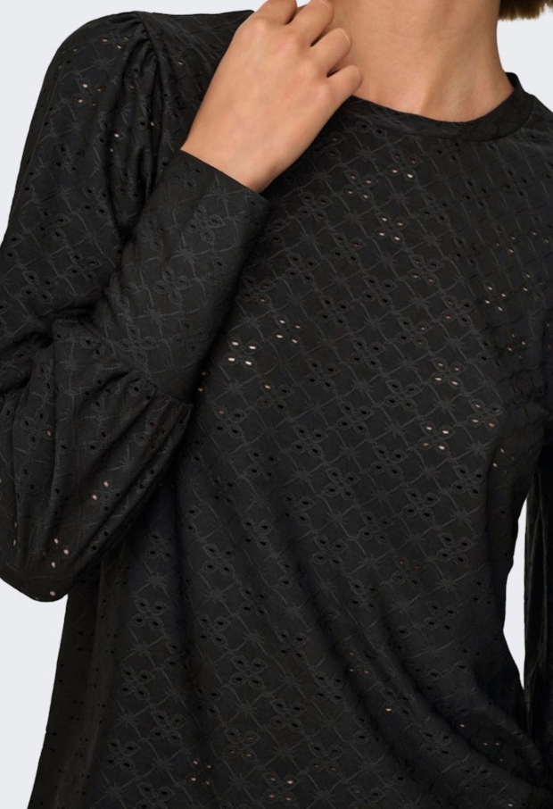15320573 Black 