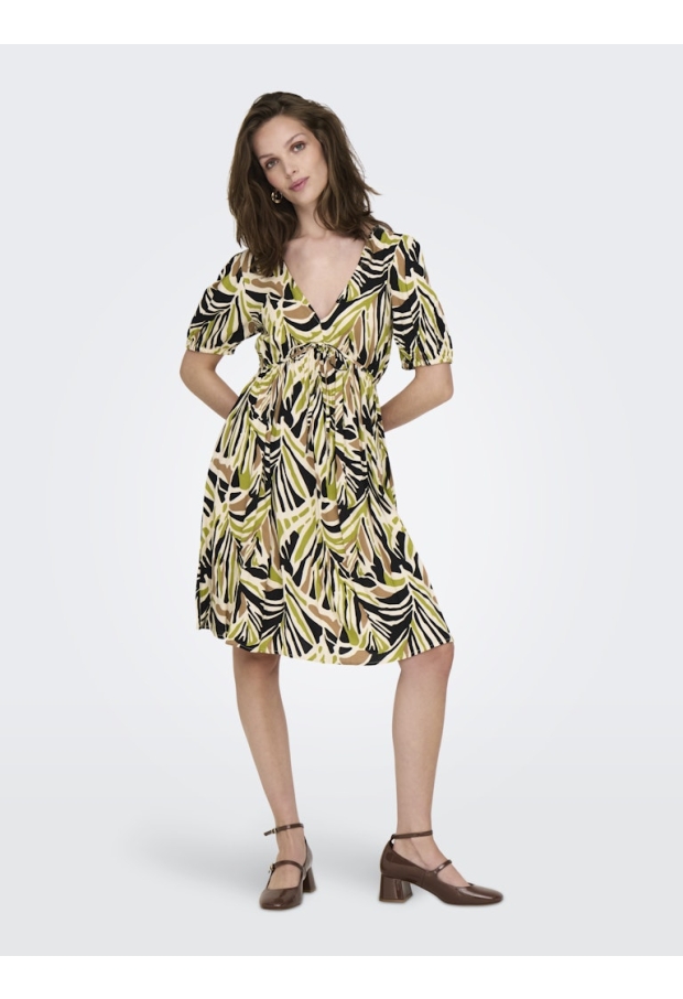 15341273 Black/FLOWER EMB ON SLEEVE 