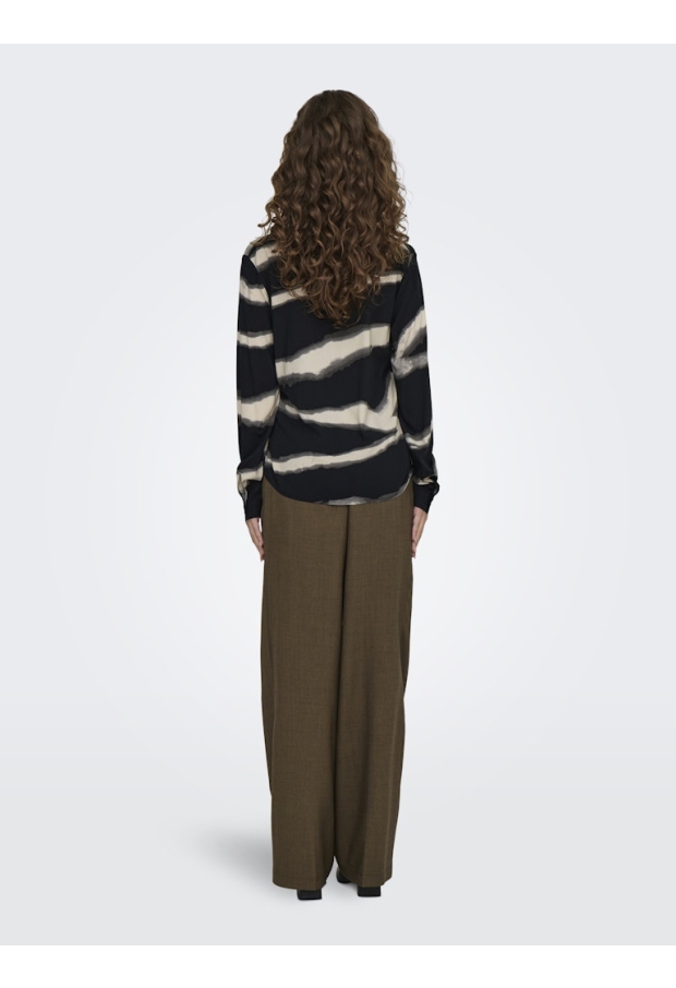 15341139 Black/CHECK 