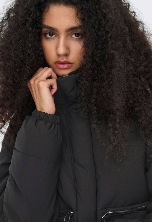 15341777 Black 