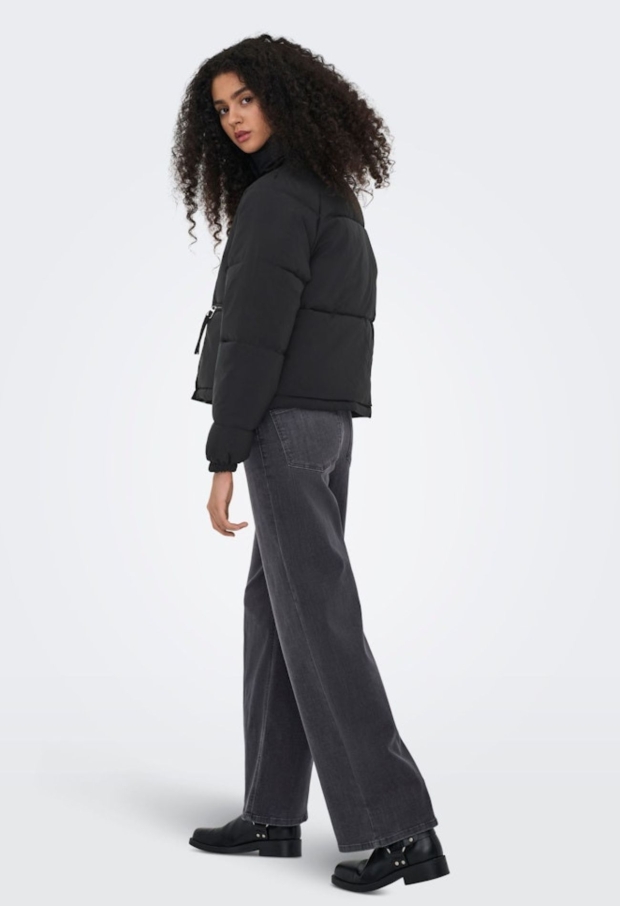 15341777 Black 