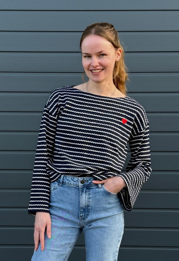 15365937 Black Iris/CLOUD DANCER 