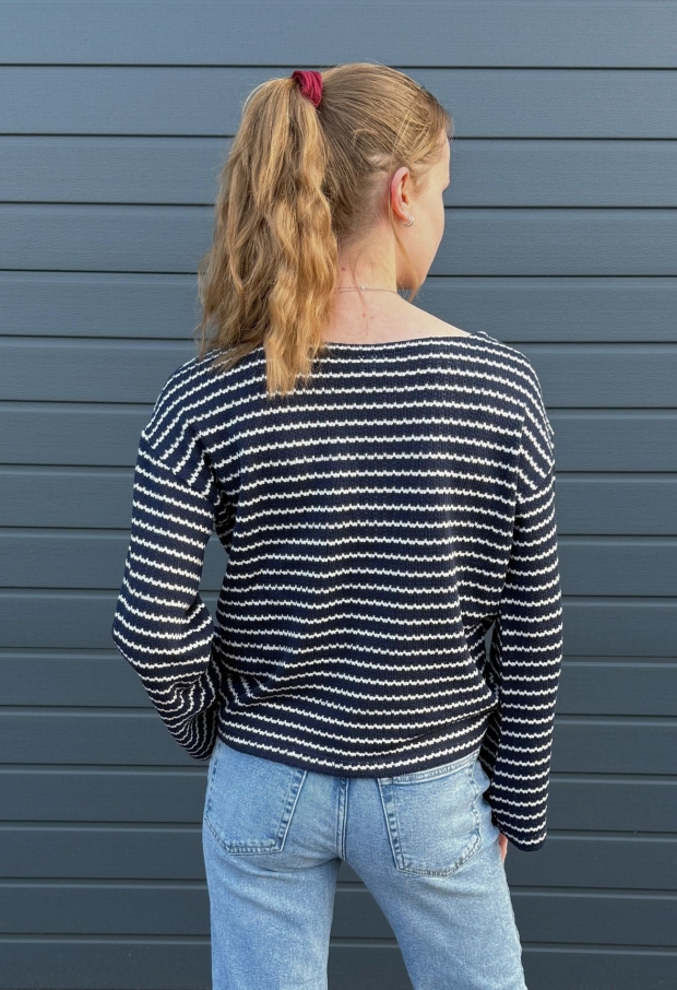 15365937 Black Iris/CLOUD DANCER 