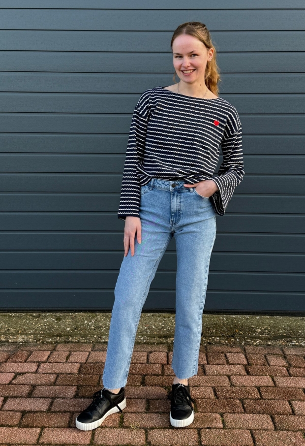 15365937 Black Iris/CLOUD DANCER 