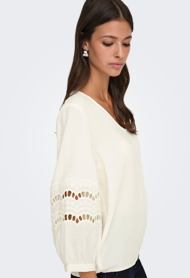 15368619 Cloud Dancer 