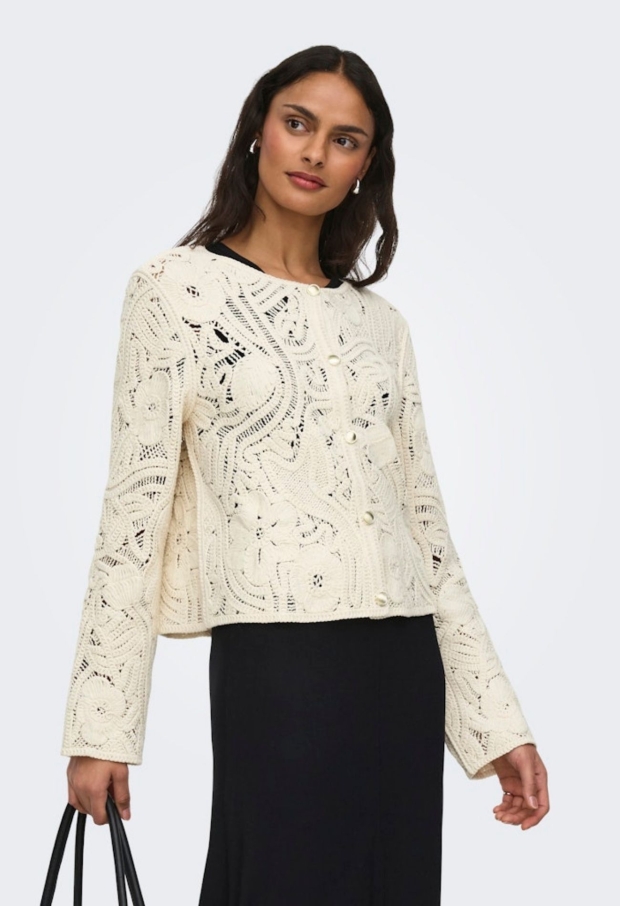 15372593 Cloud Dancer 