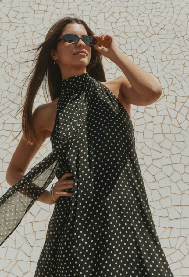 15374762 Black/WHITE EMB 