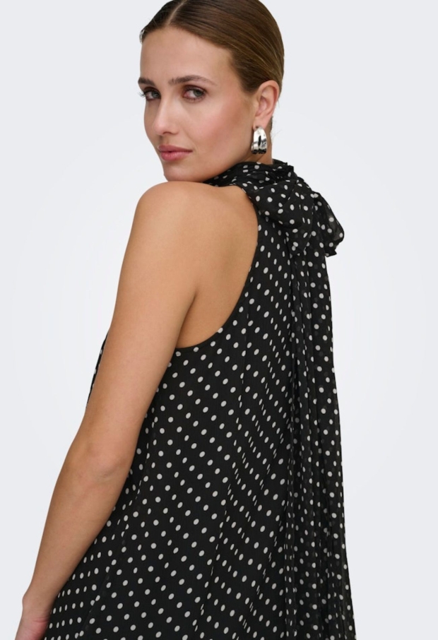 15374762 Black/WHITE EMB 