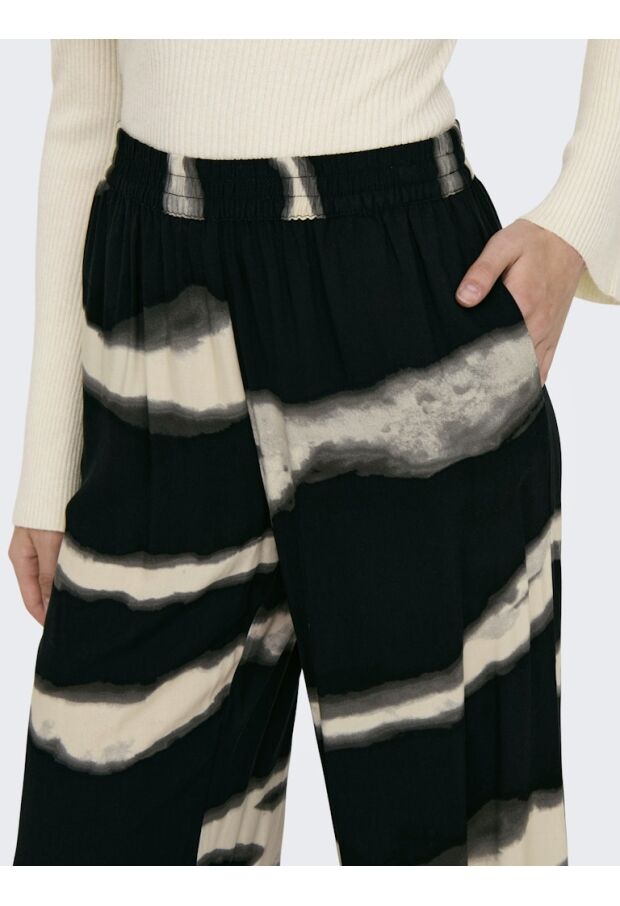 15248838 Black/08-24-30 MULTI ABSTRACT 