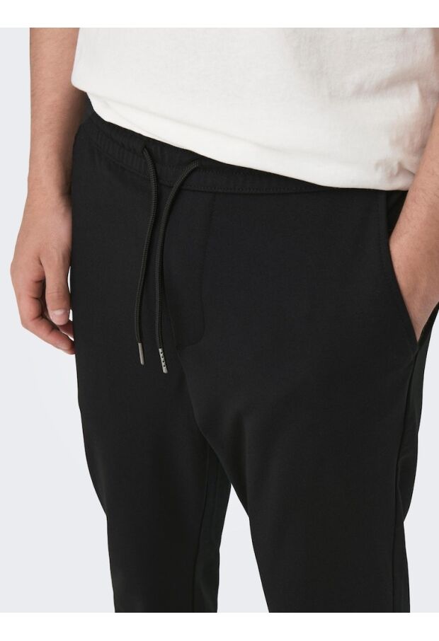 22022454 Black