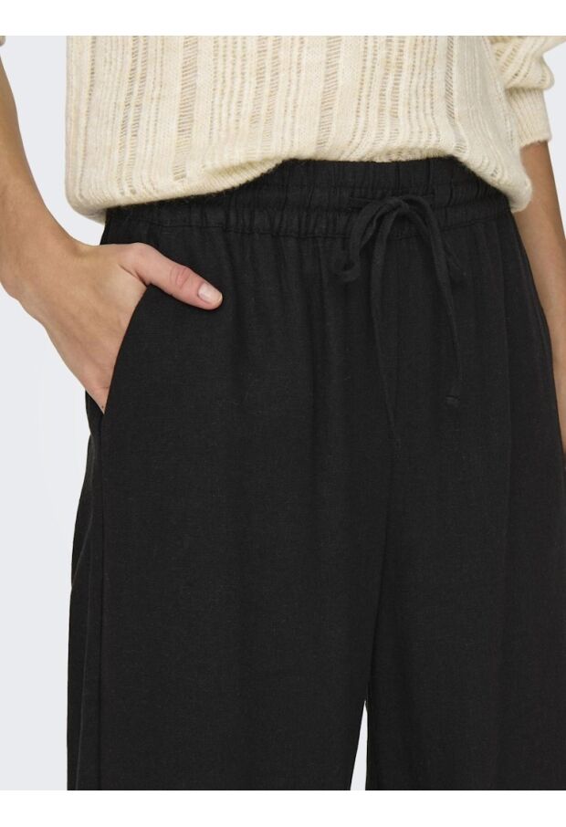 15318361 Black 